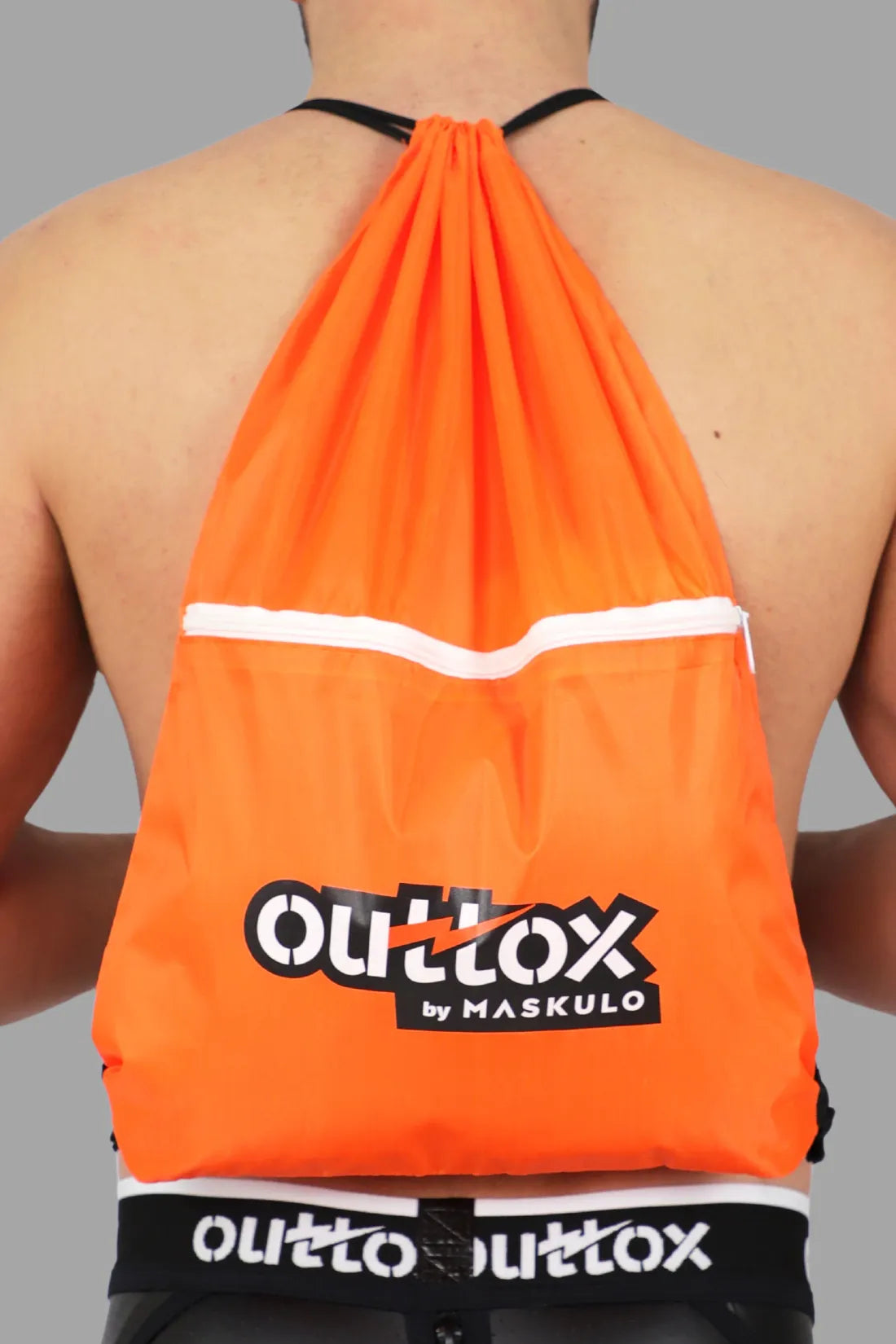 Outtox. Saco com cordão. Laranja