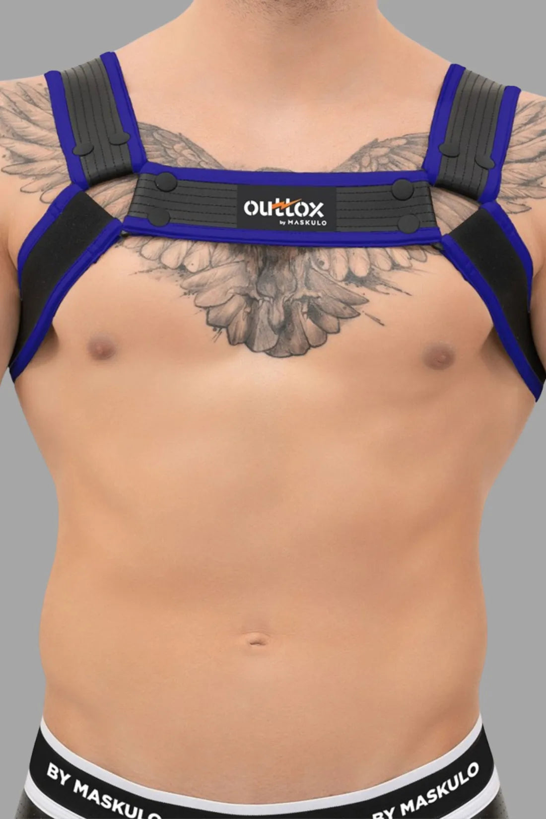 Outtox. Bulldog Harness com Snaps. Preto e Azul