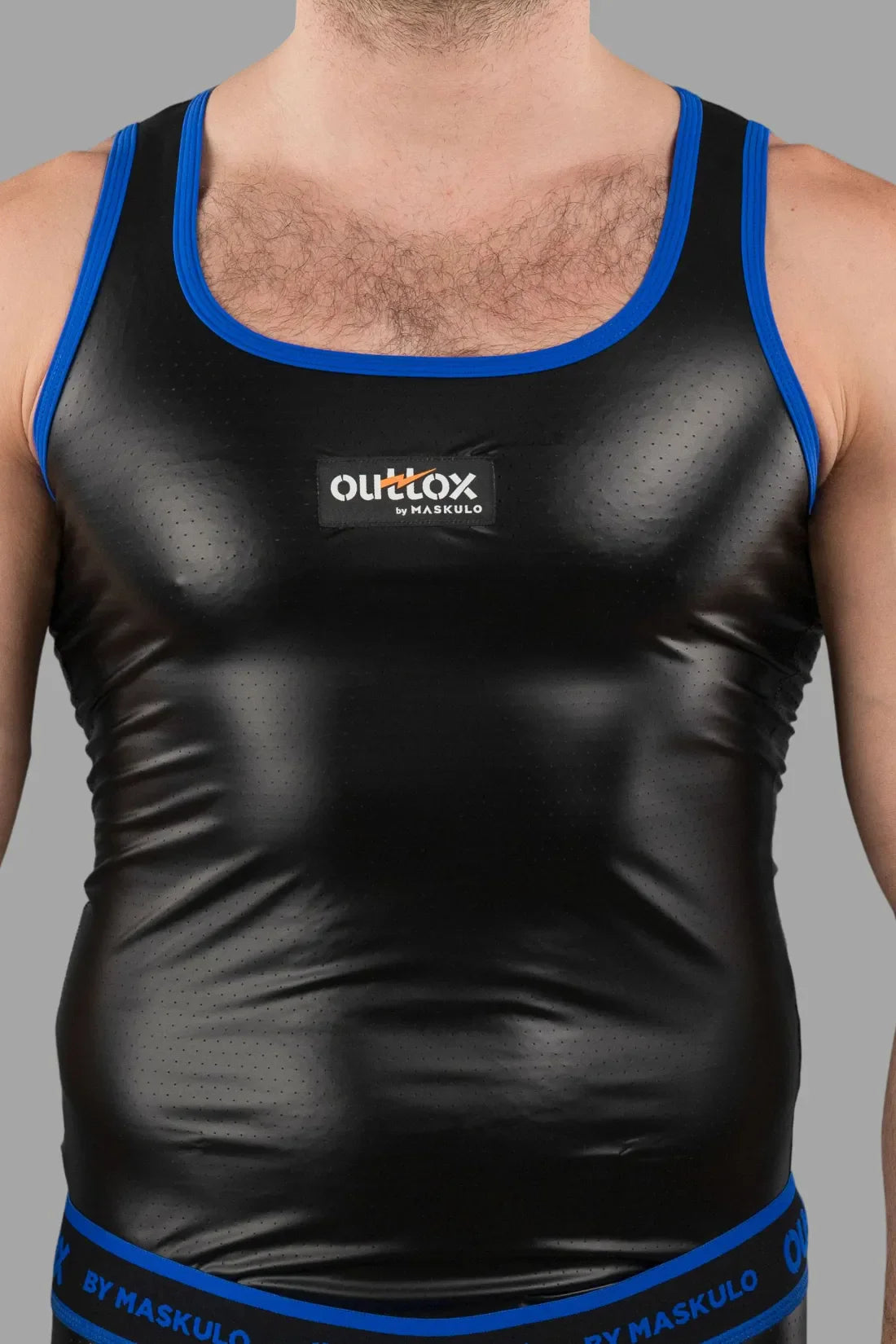 Outtox. Camiseta sin mangas. Negra y azul