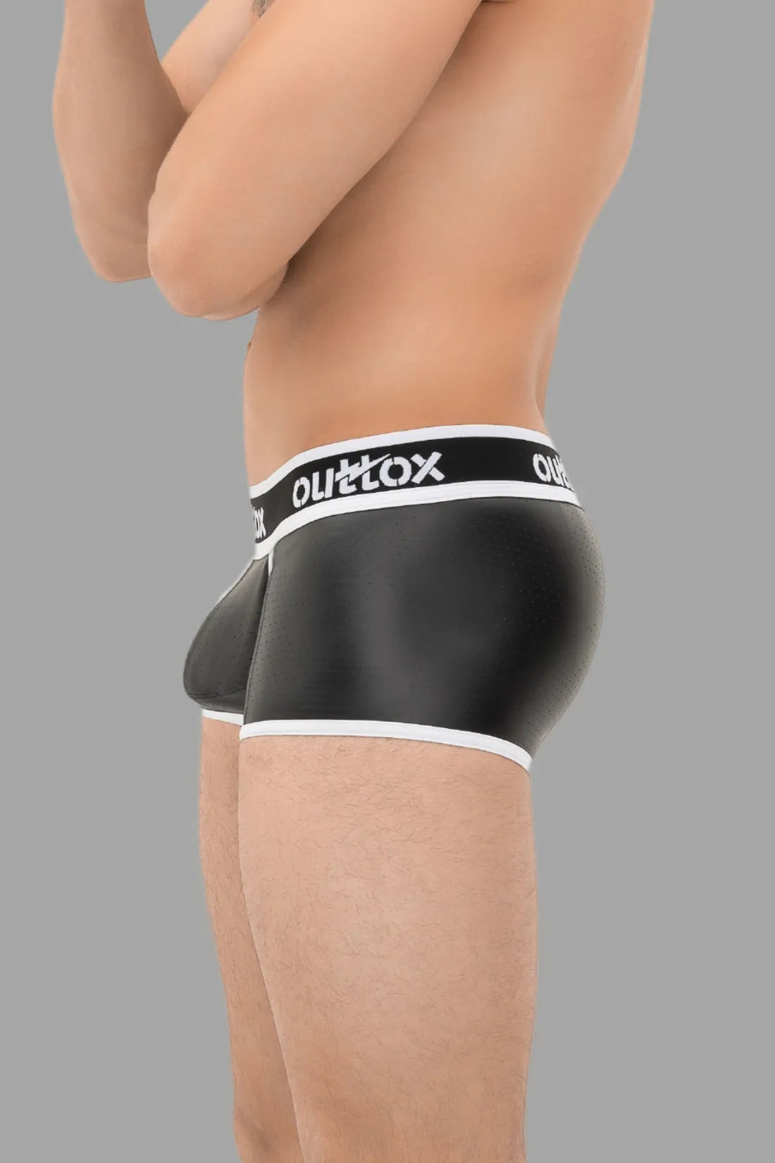 Outtox. Shorts de tronco traseiro enrolado com braguilha de pressão. Preto e branco