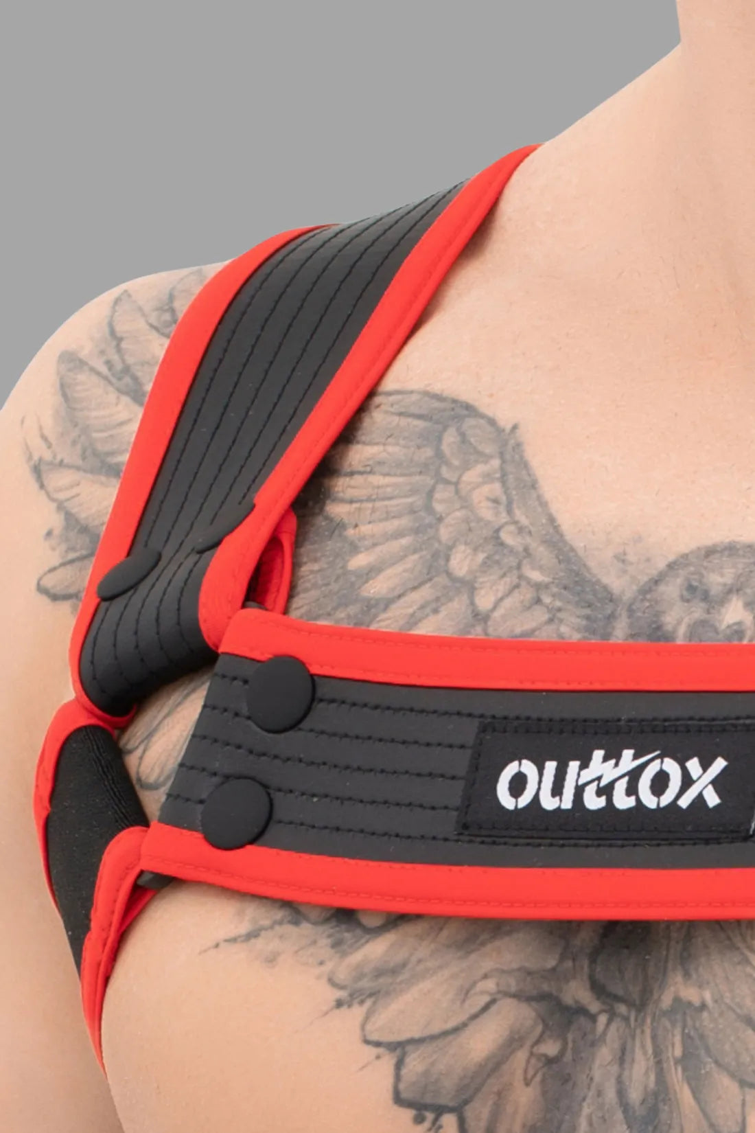 Outtox. Bulldog Harness with Snaps. Black & Red